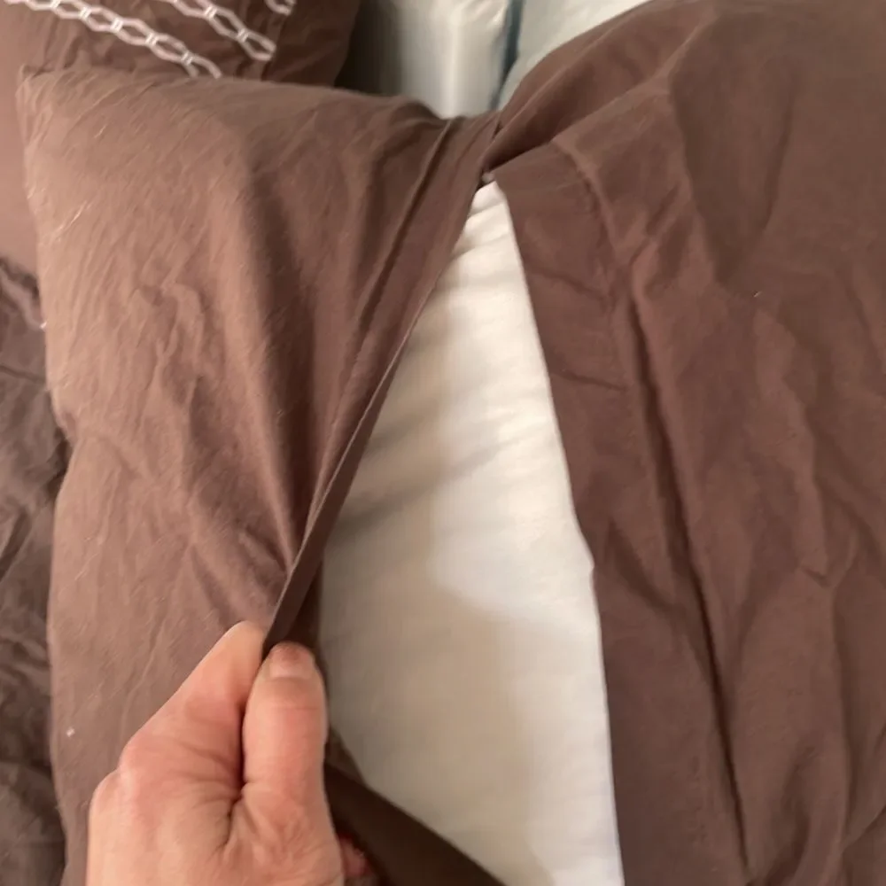 Nearly new! West Elm Duvet Cover + 2 Decorative Pillows + Pillowcases